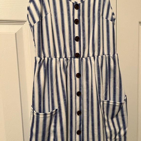 Dress - Picture 2 of 3